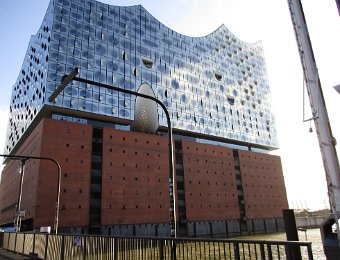 IMG_0406_Elbphilharmonie_ganz_nah.JPG